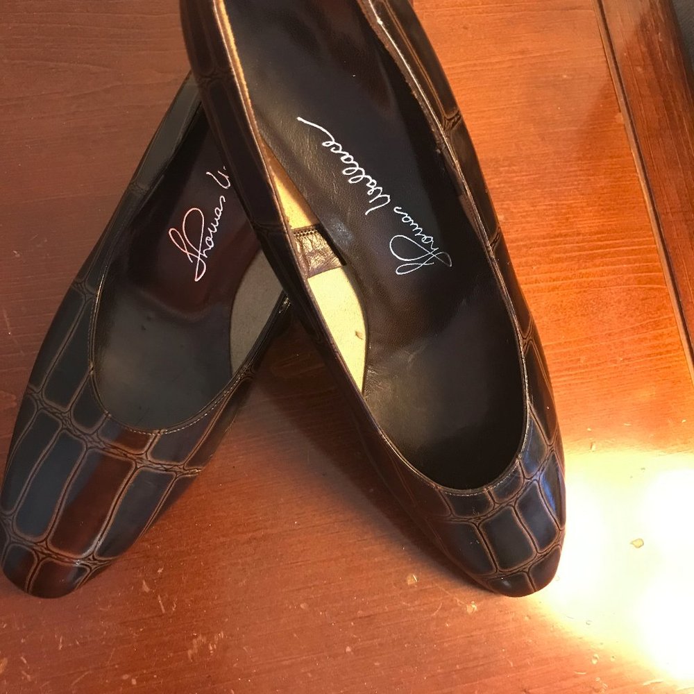 Vintage 1990s Brown Croc Embossed Stacked Heel Pumps